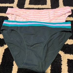 Victoria’s Secret hip hugger undies